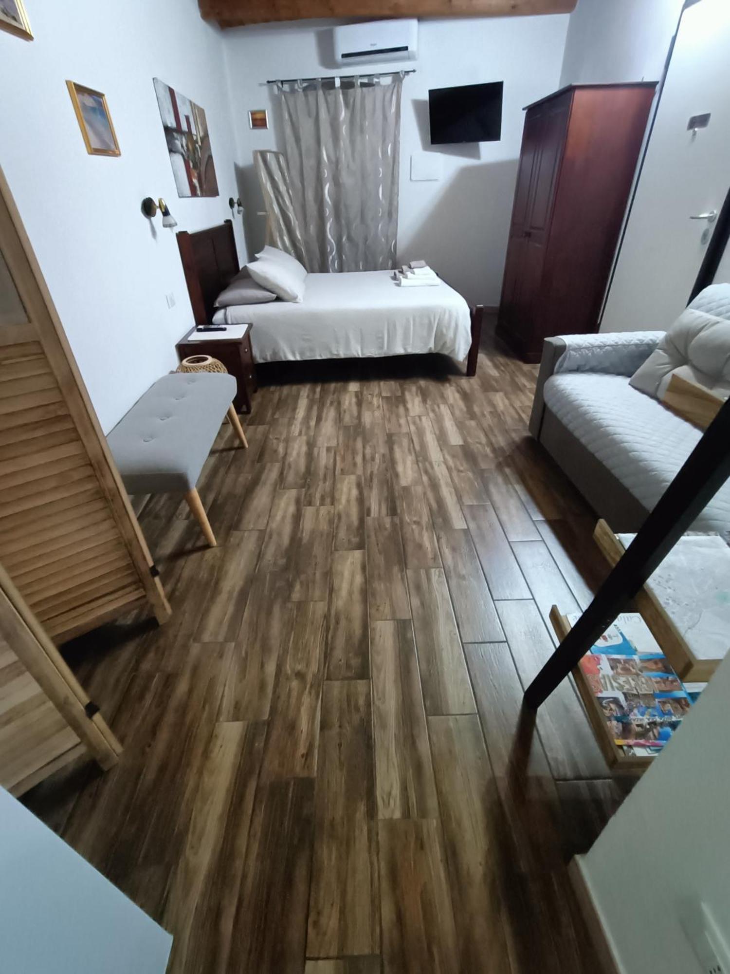 Bed And Breakfast Raggio Di Sole Iglesias Exterior photo