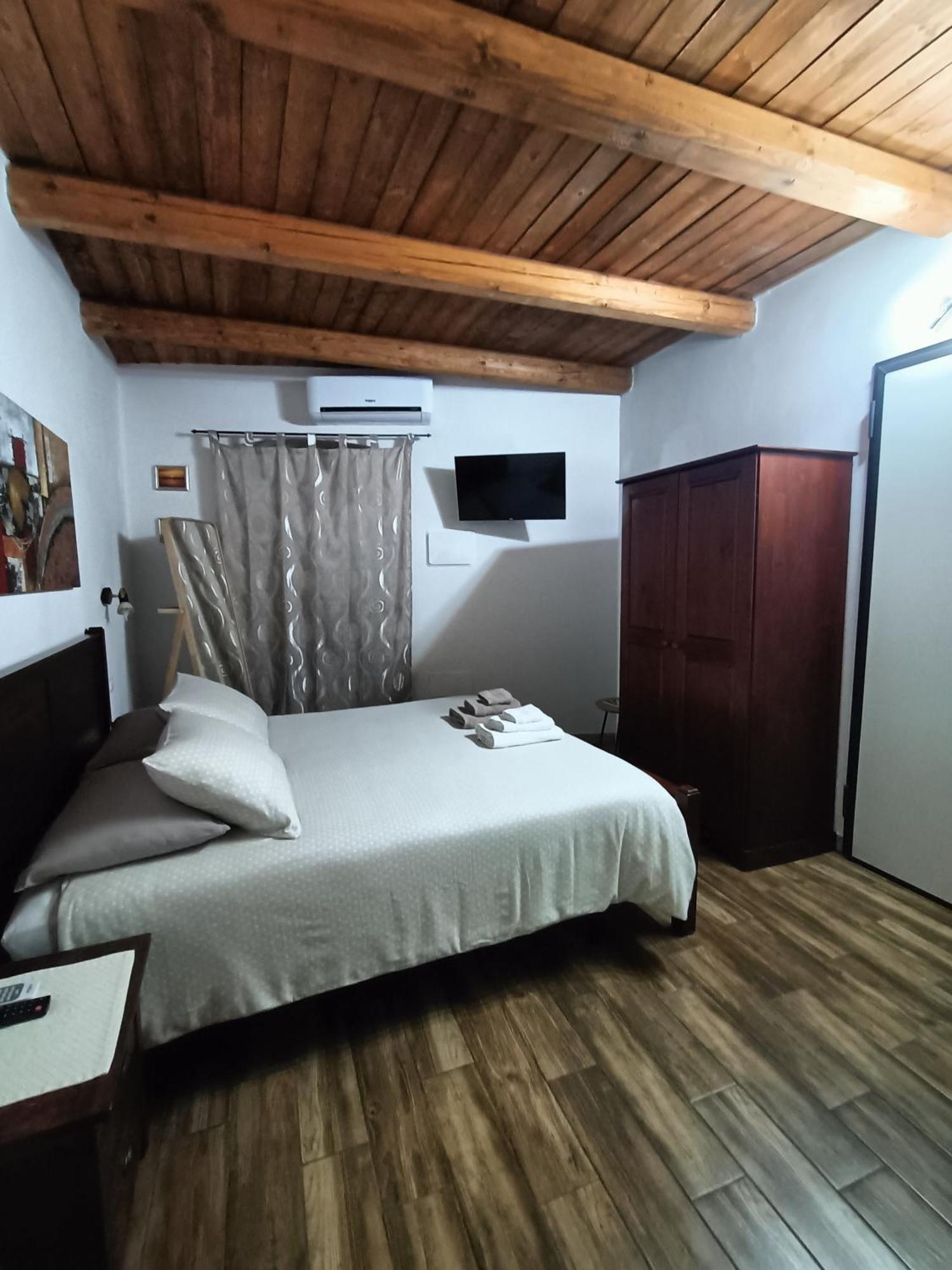 Bed And Breakfast Raggio Di Sole Iglesias Exterior photo